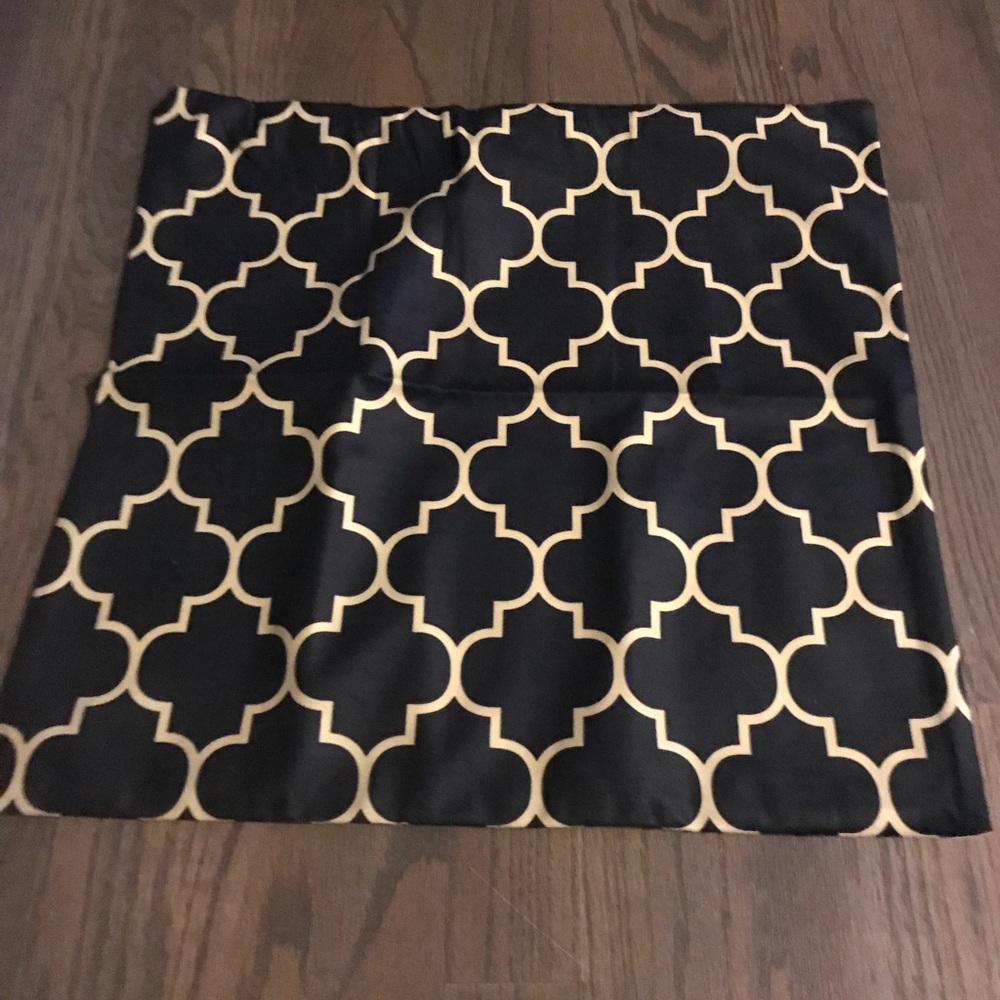 Black pillowcase ☀️